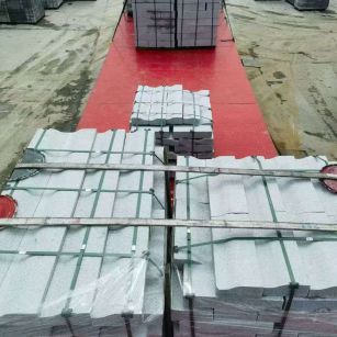 日照 芝麻白仿形加直形路沿石出货日常