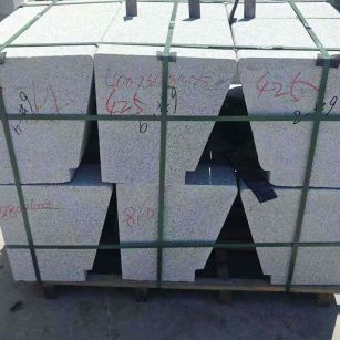 日照 芝麻白异形坐凳，石凳