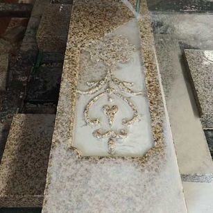 日照 黄金麻花岗岩异形加工雕刻栏杆大柱