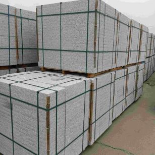 日照 白麻花岗岩石材荔枝面地铺石（300*600*50）