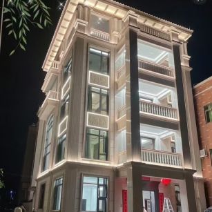 日照 芝麻白花岗岩别墅外墙夜间效果