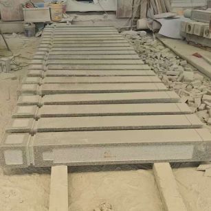 日照 芝麻白异形加工雕刻-栏杆大柱，方柱