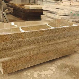 日照 黄金麻栏杆料半成品加工中