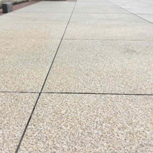 日照 黄金麻花岗岩石板材荔枝面地面铺装效果