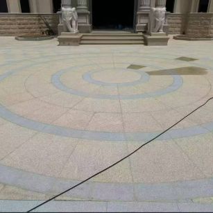 日照 黄金麻芝麻灰花岗岩石材地铺拼接效果