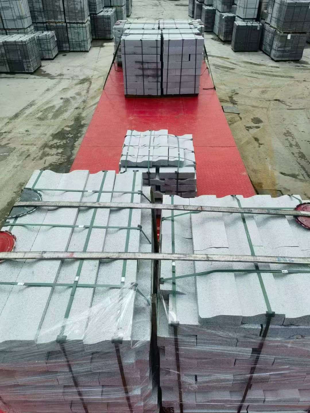 日照 芝麻白仿形加直形路沿石出货日常