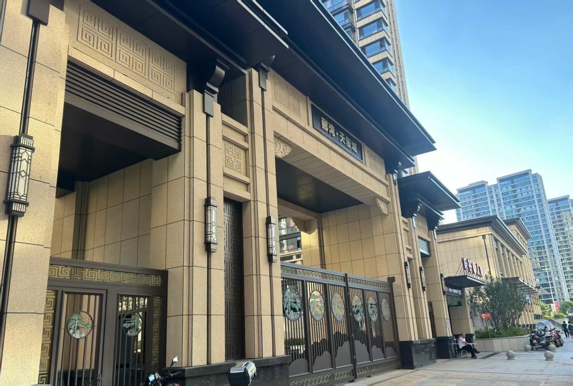 日照 黄金麻花岗岩荔枝面小区门楼外墙干挂