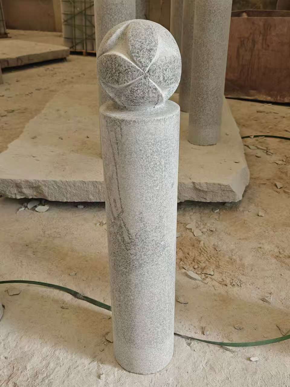 日照 芝麻白花岗岩石材挡车石柱、停车柱、圆柱挡车柱、方柱挡车柱等