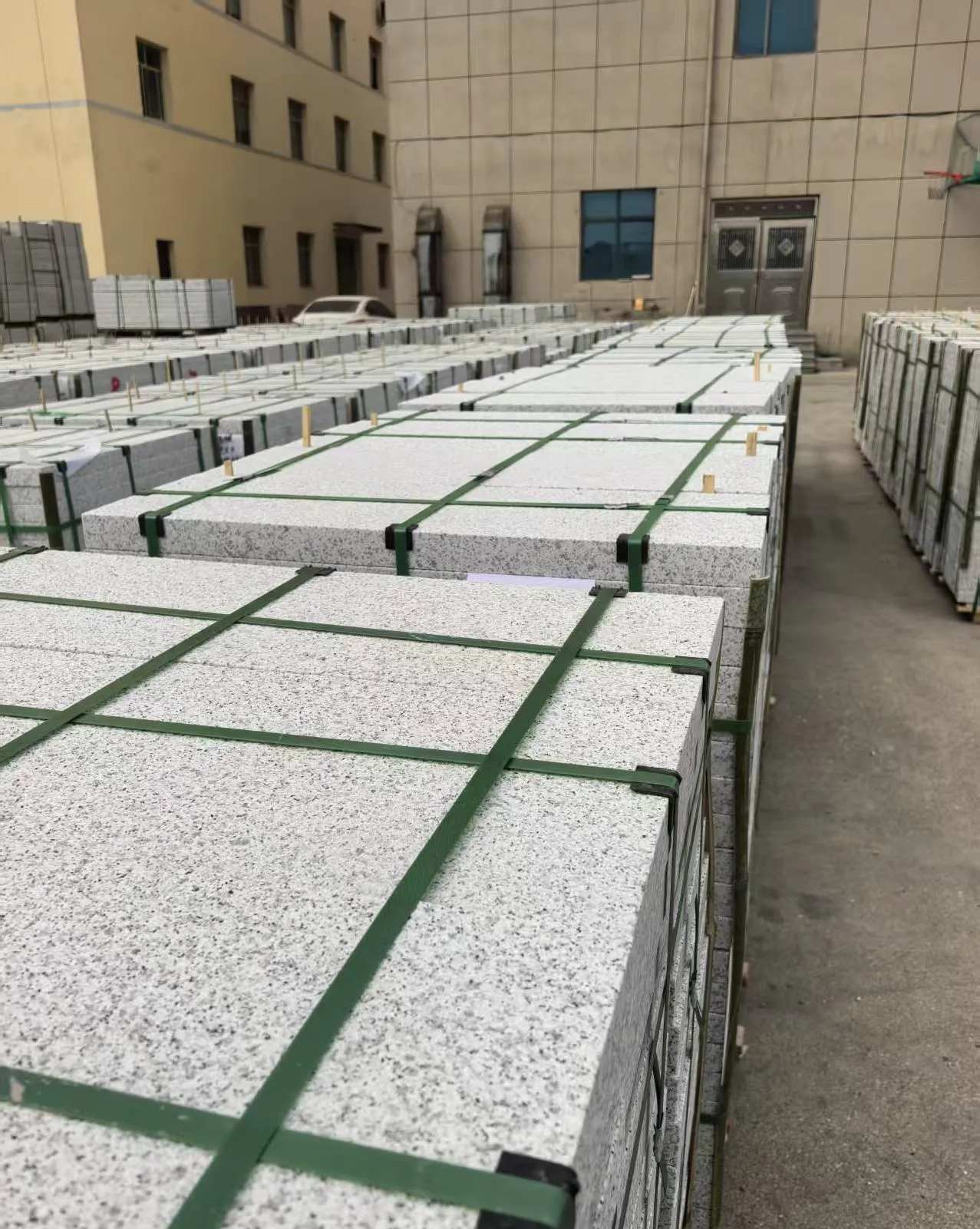 日照 白麻花岗岩5.0公分荔枝面地铺石