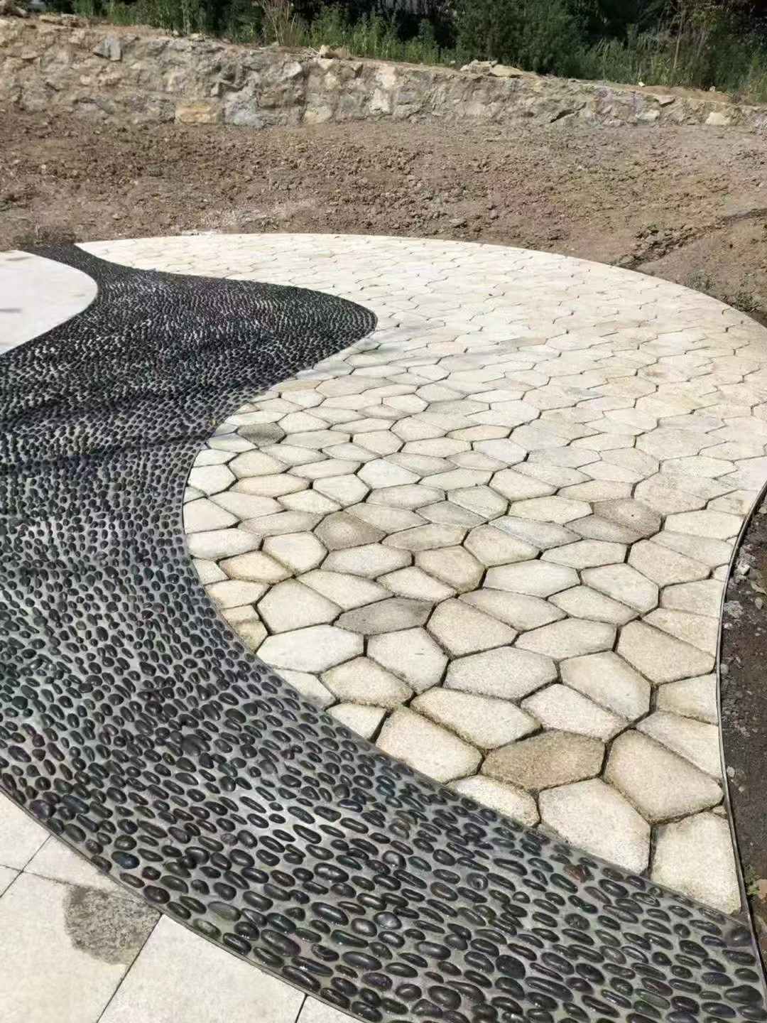 日照 黄金麻冰裂纹地铺石工地铺装案例