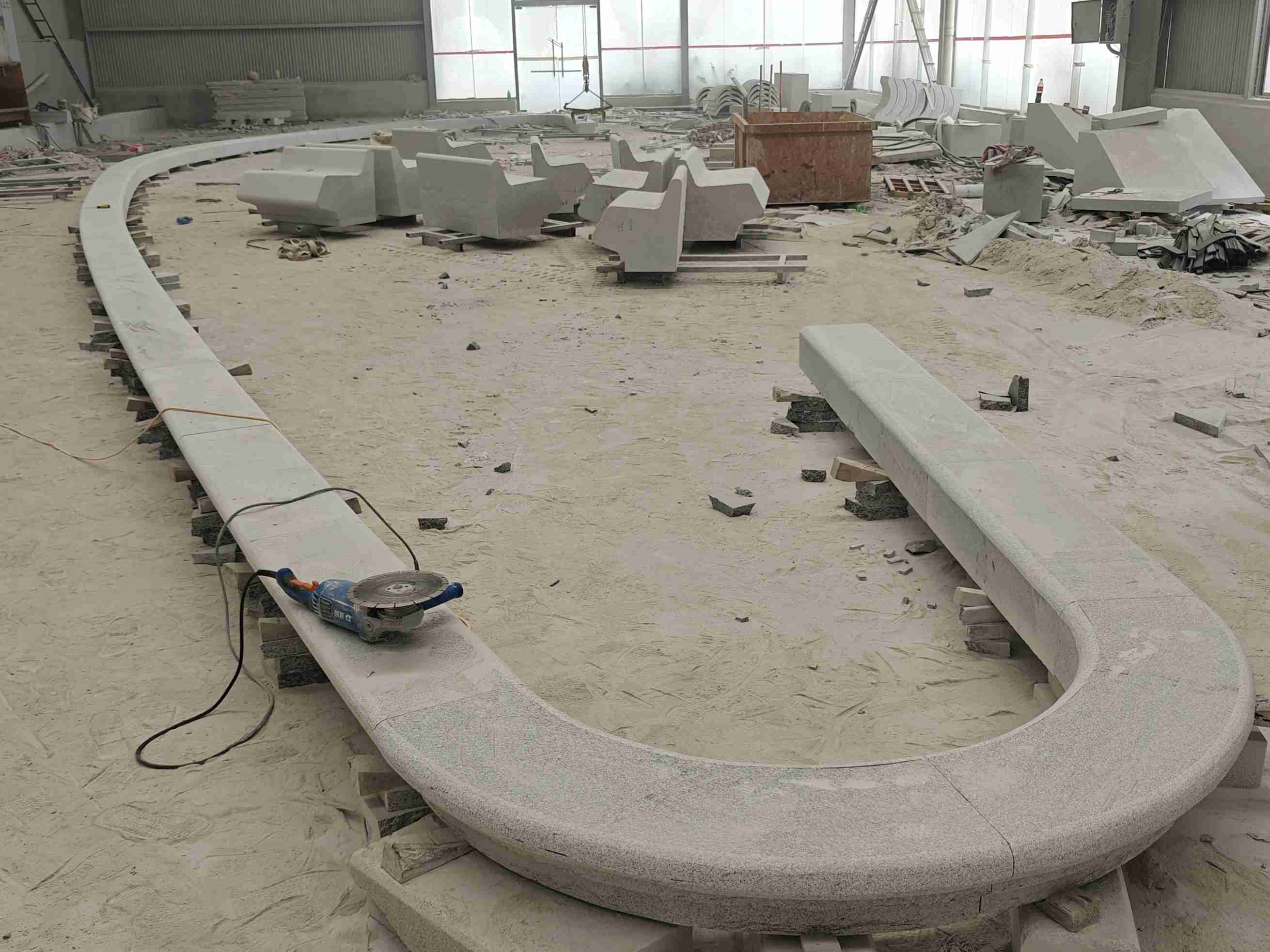 日照 芝麻白花岗岩弧形花坛石，坐凳石