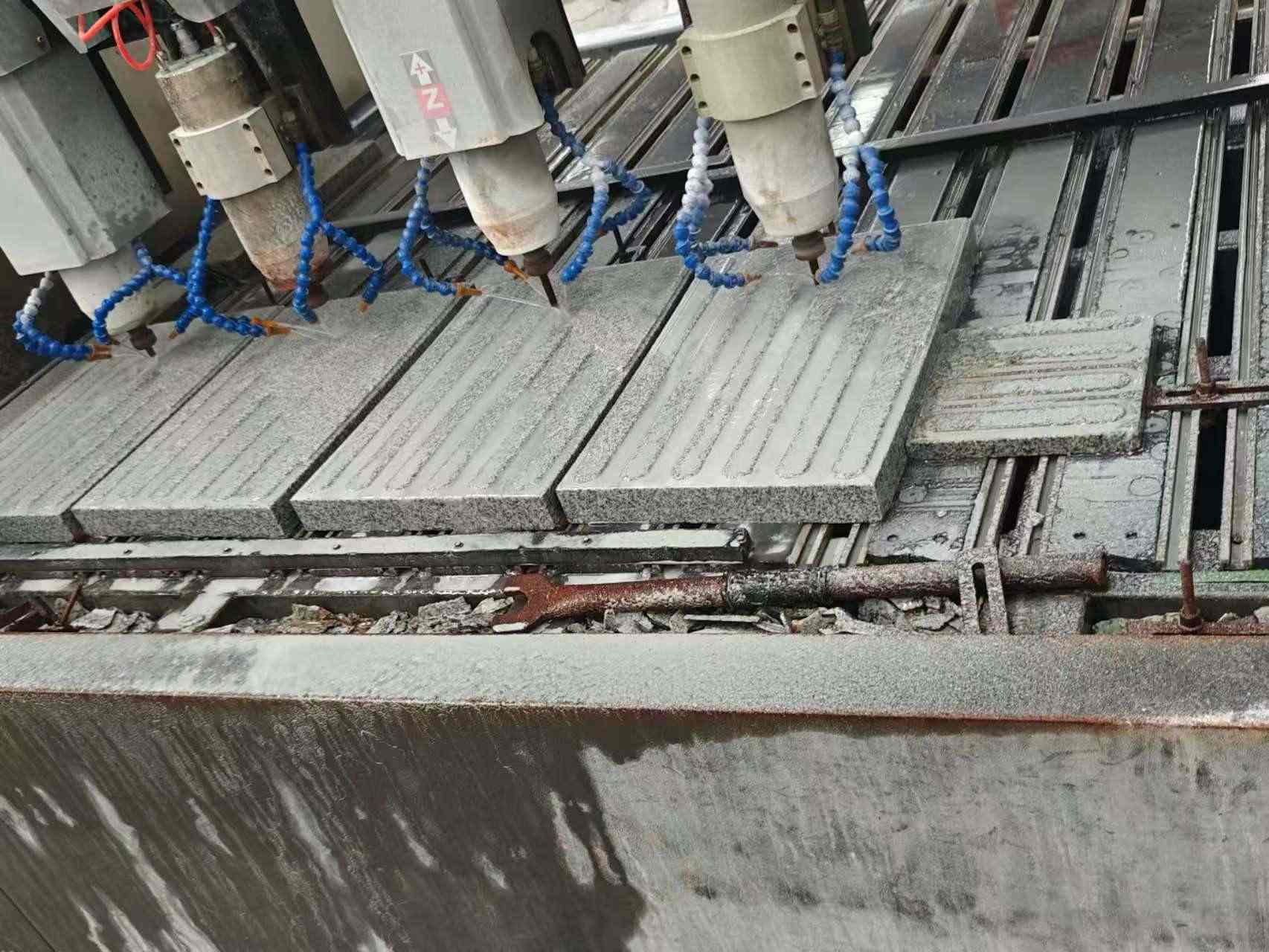 日照 芝麻白花岗岩荔枝面盲道雕刻