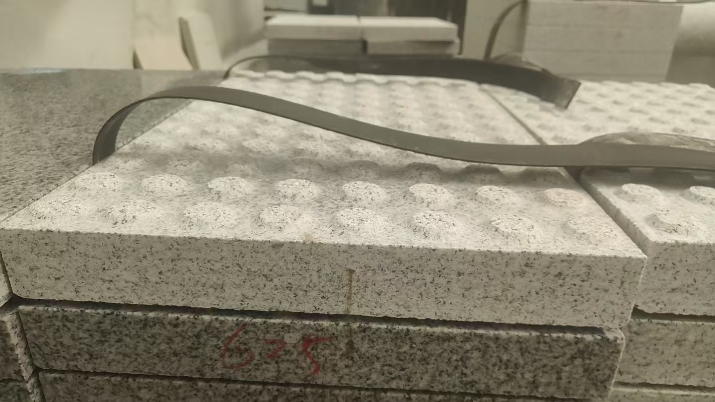 日照 芝麻白花岗岩6.0公分荔枝面五轴加工雕刻盲点