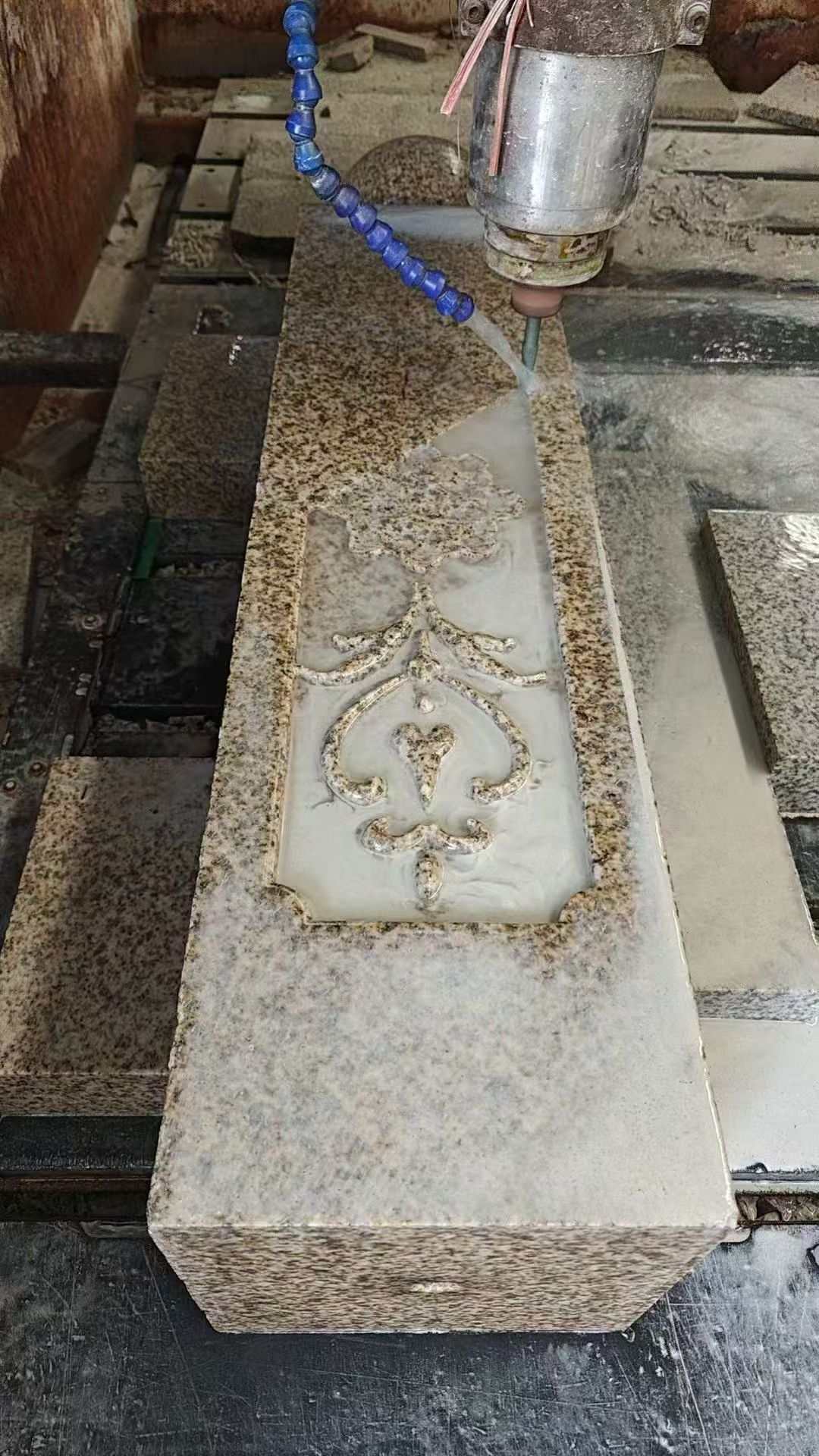 日照 黄金麻花岗岩异形加工雕刻栏杆大柱