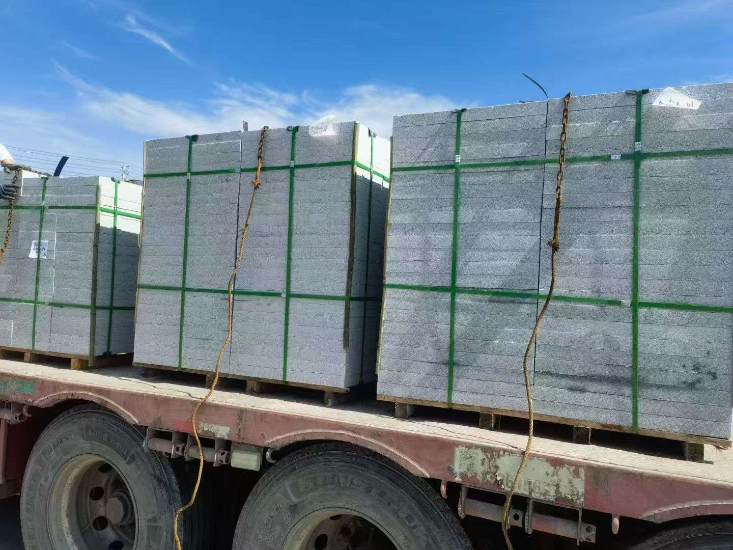 日照 芝麻白花岗岩地铺石装车日常