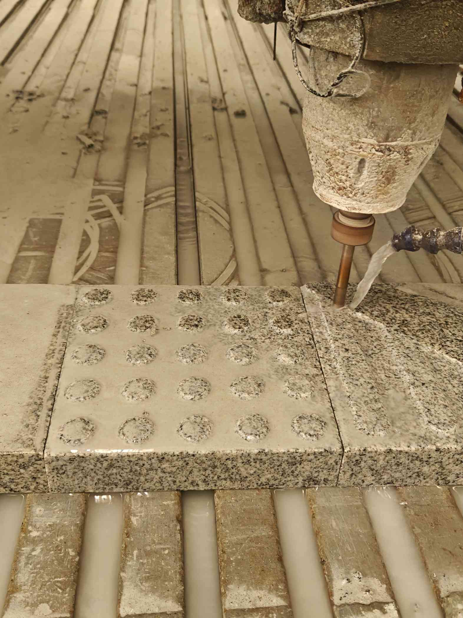 日照 芝麻白花岗岩石材盲人石、盲道石、盲点石