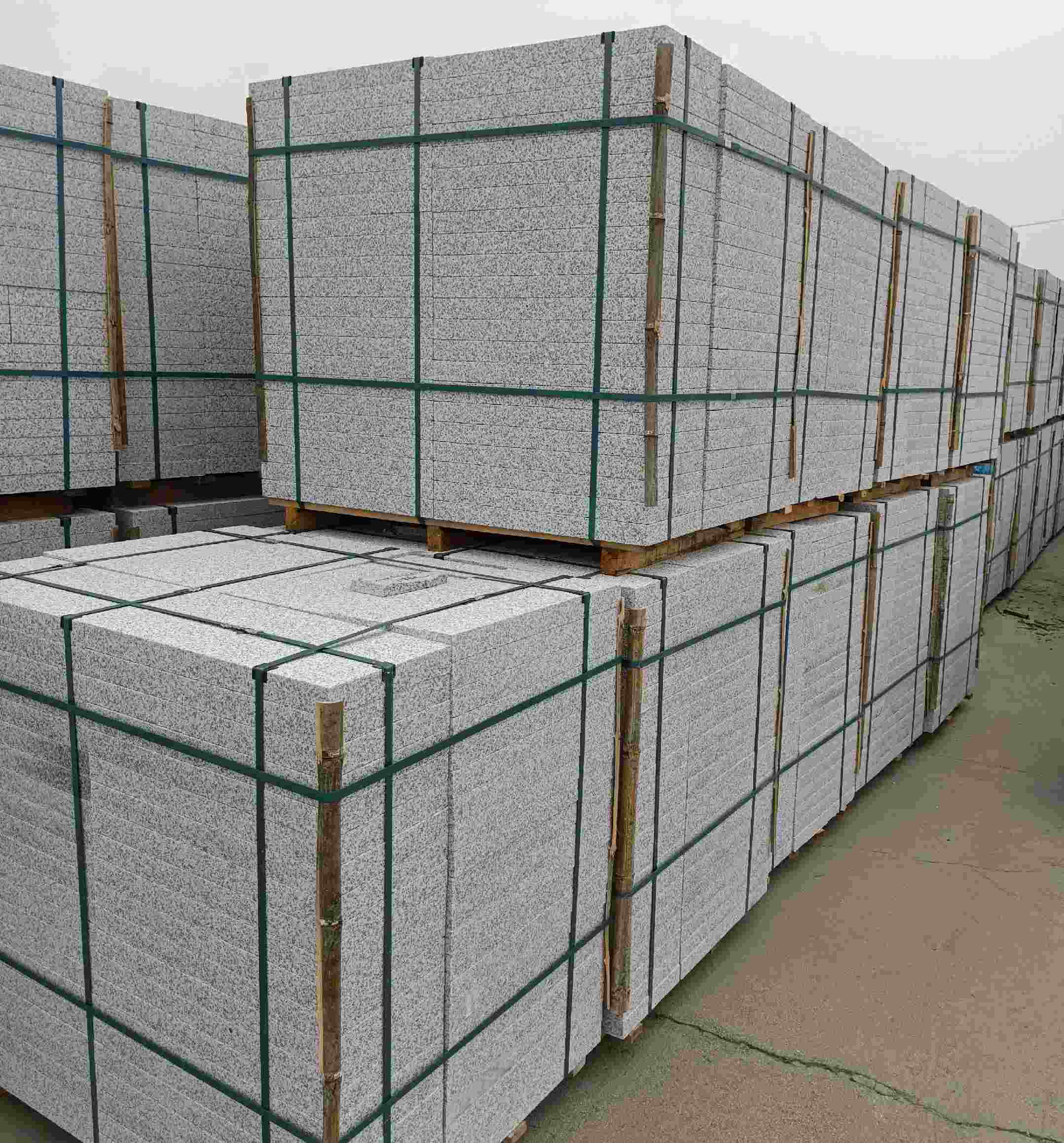 日照 白麻花岗岩石材荔枝面地铺石（300*600*50）