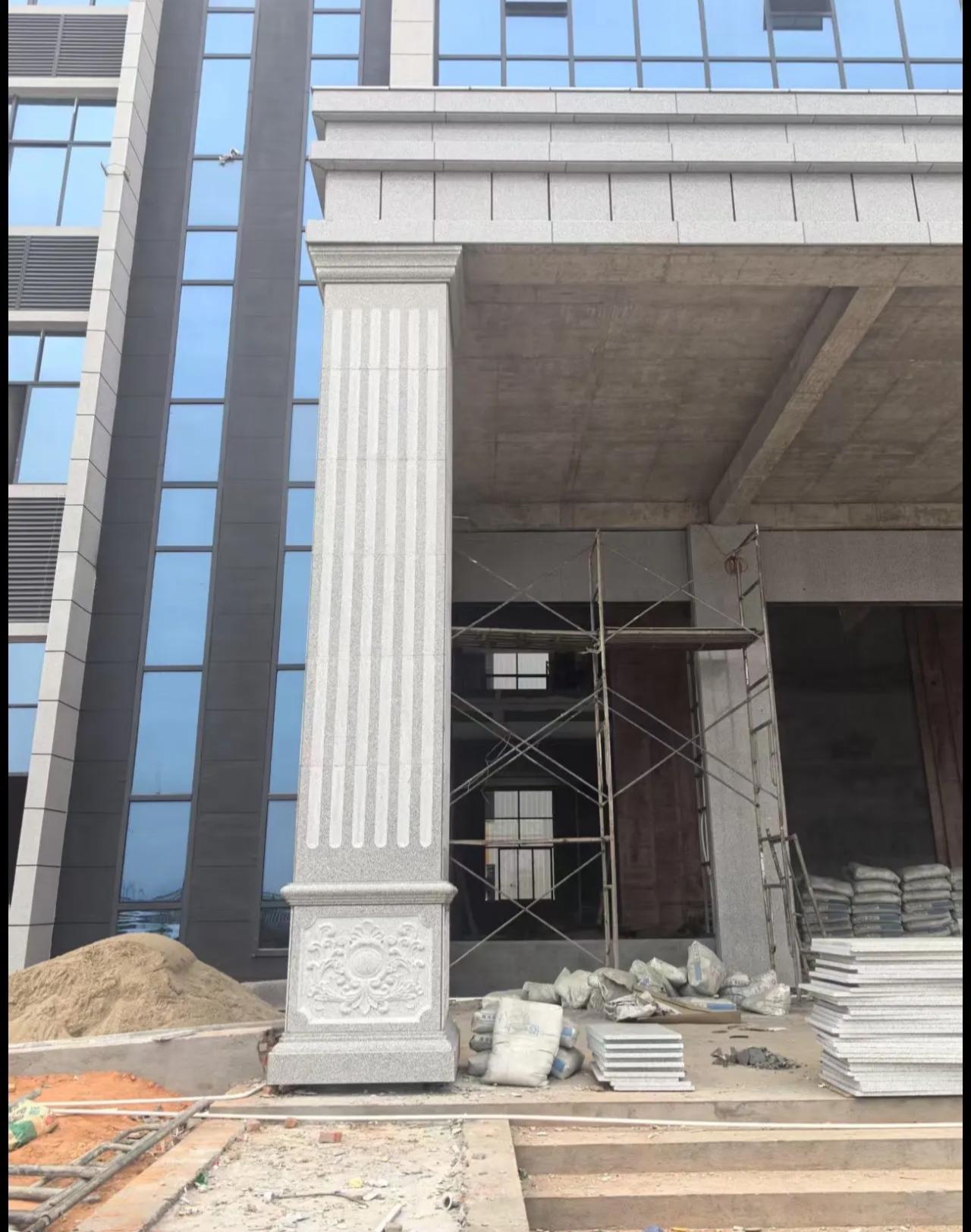 日照 芝麻白光面花岗岩门楼大柱（罗马柱）配雕花底座