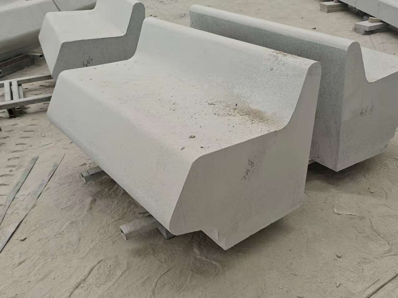 日照 芝麻白花岗岩异形坐凳，石凳