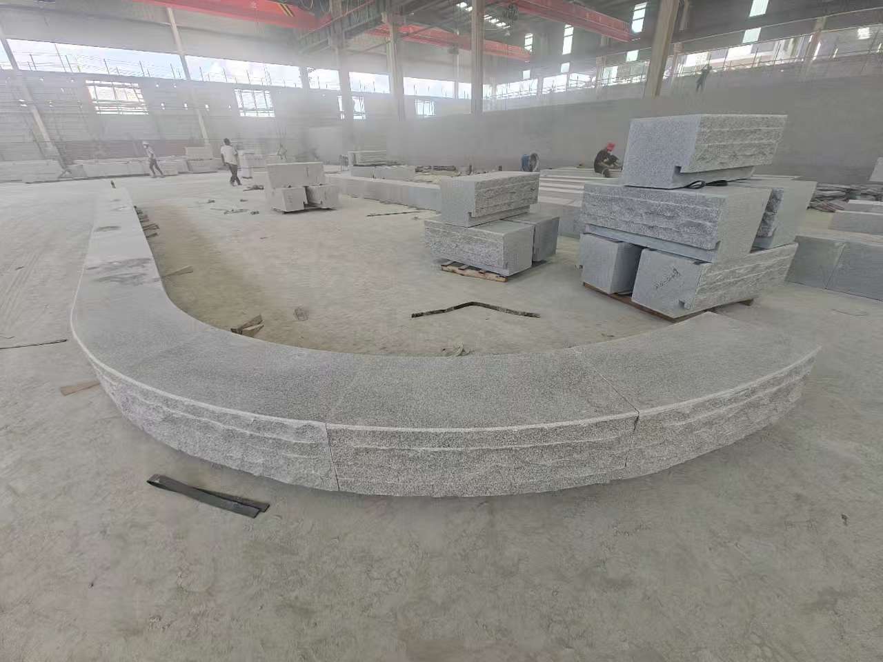 日照 芝麻白异形坐凳，自然面光面弧形加工