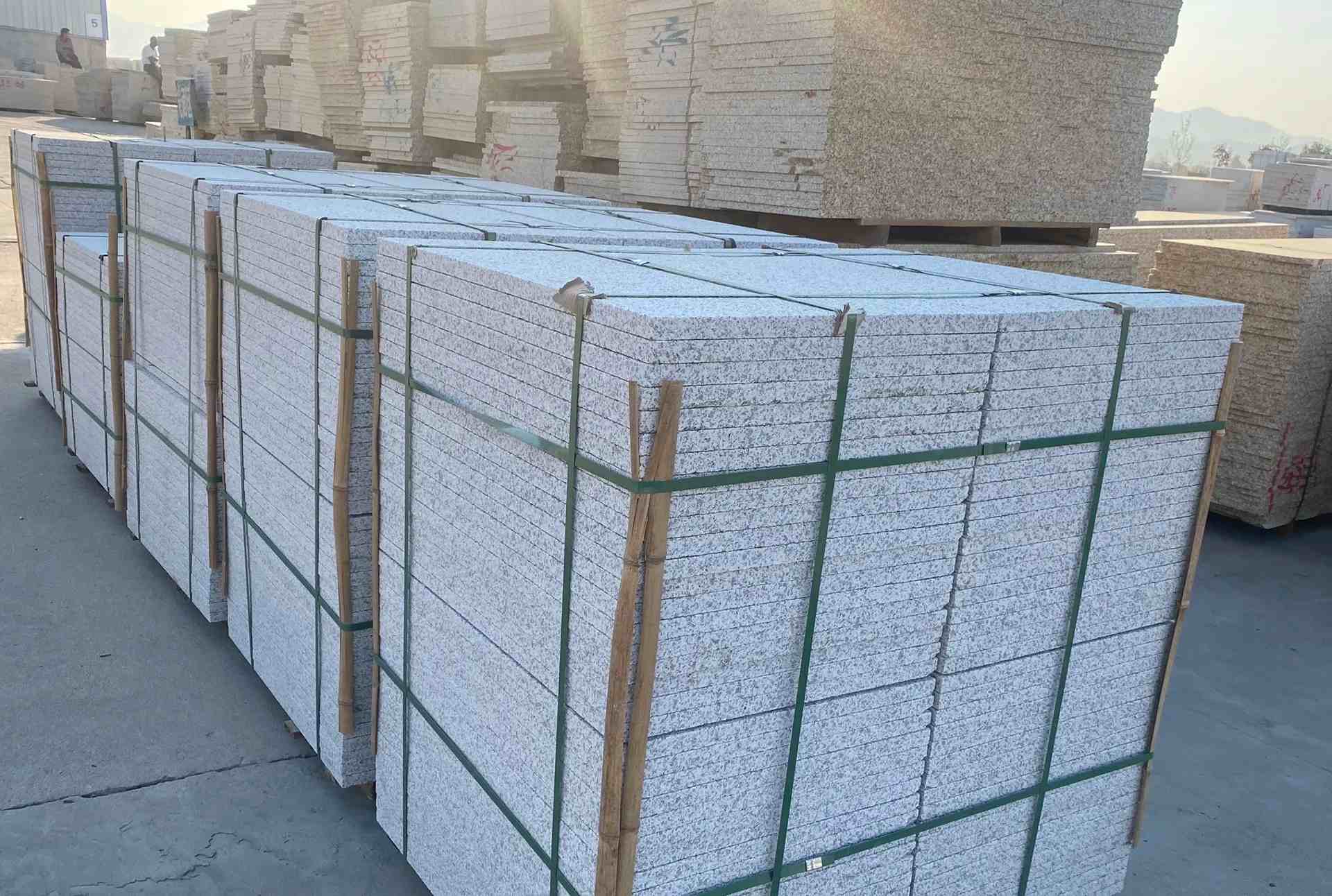 日照 白麻花岗岩荔枝面地铺石