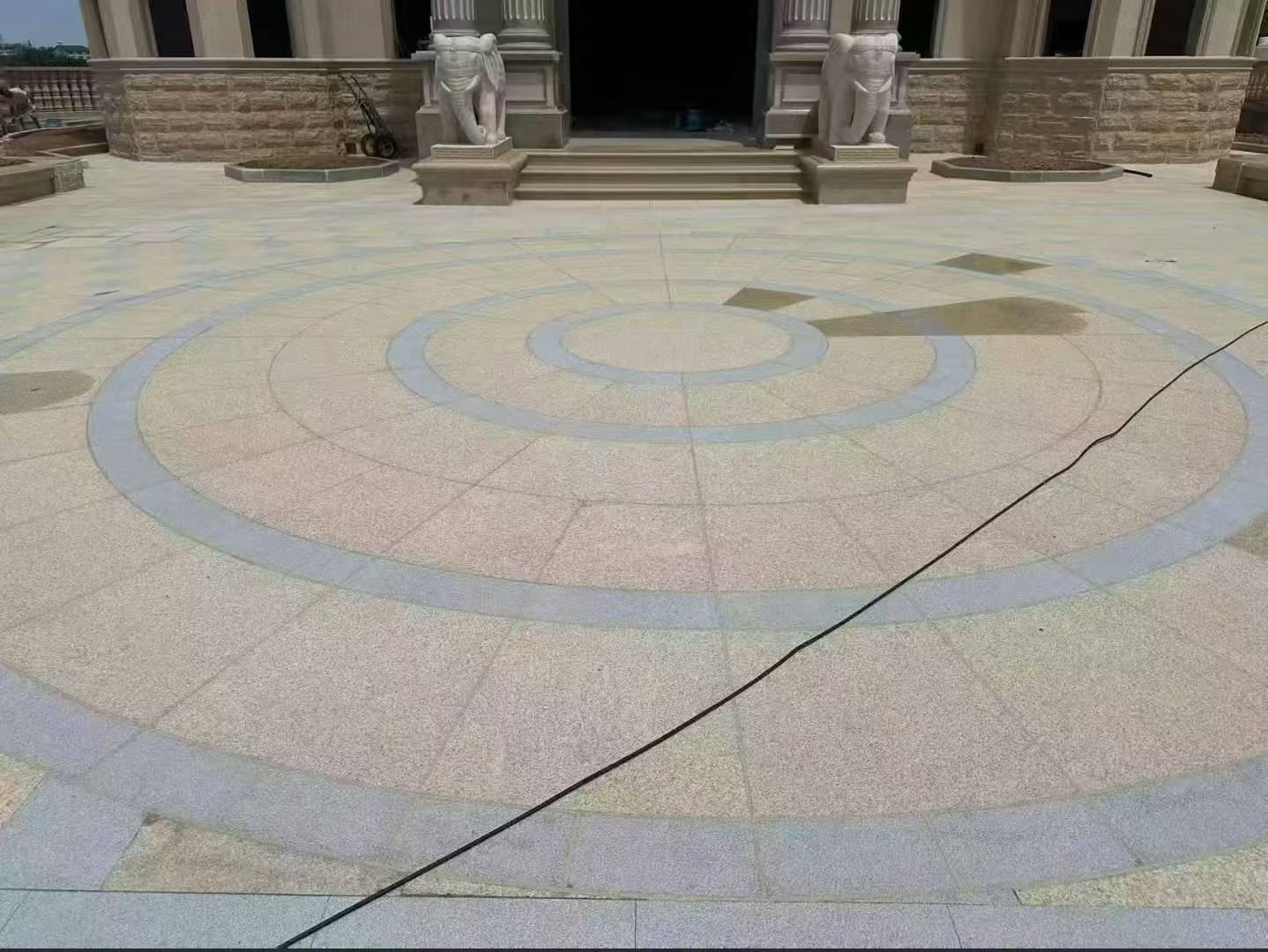 日照 黄金麻芝麻灰花岗岩石材地铺拼接效果