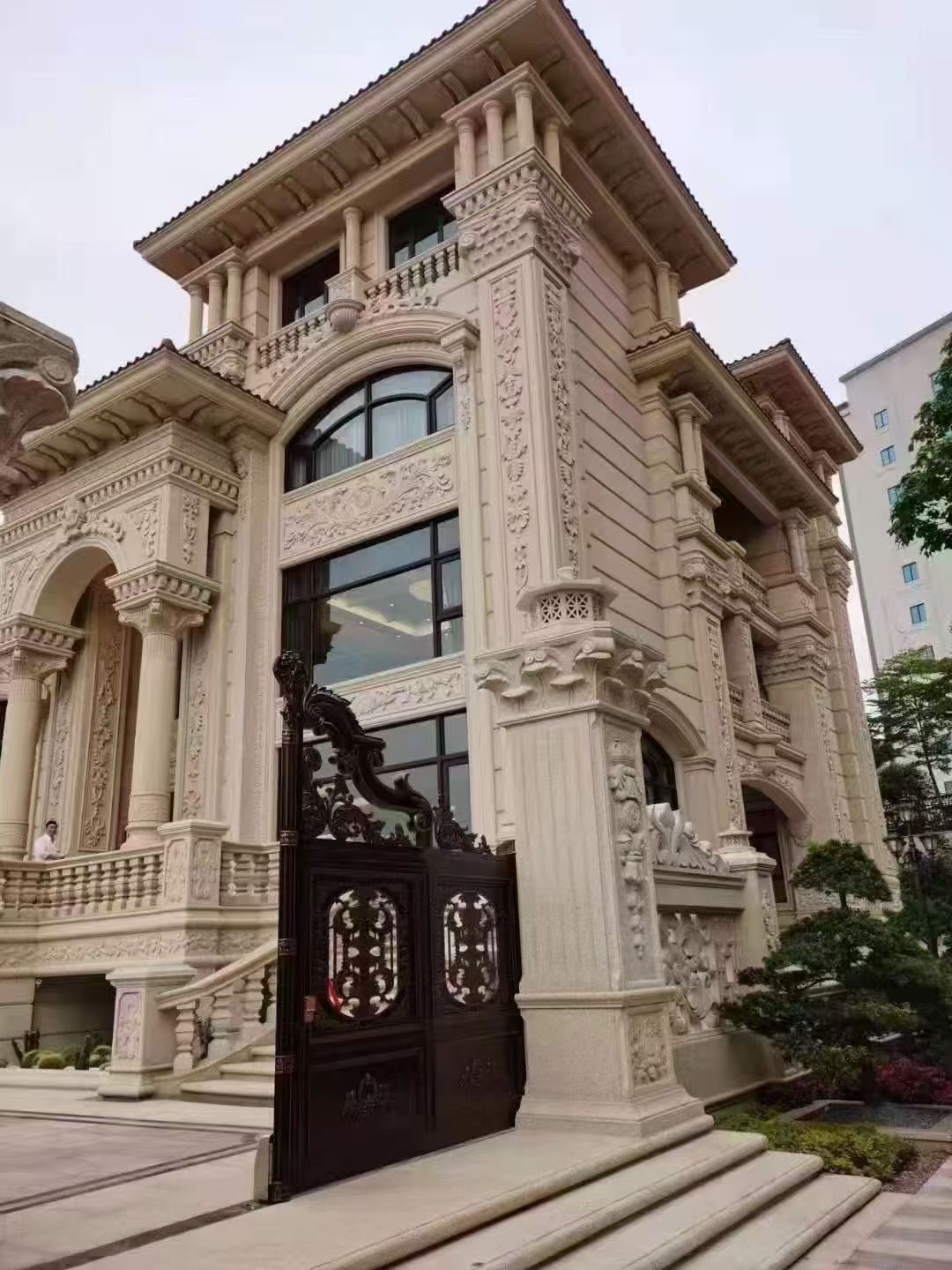 日照 黄金麻花岗岩别墅外墙干挂效果展示