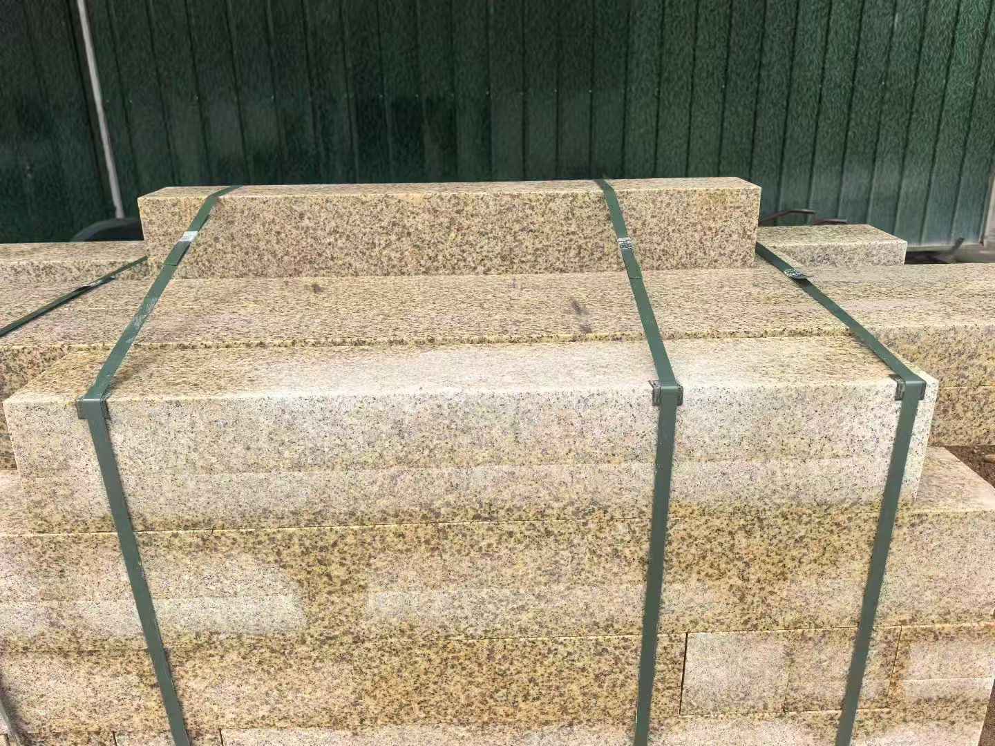 日照 黄金麻花岗岩石材机切面栏杆料半成品