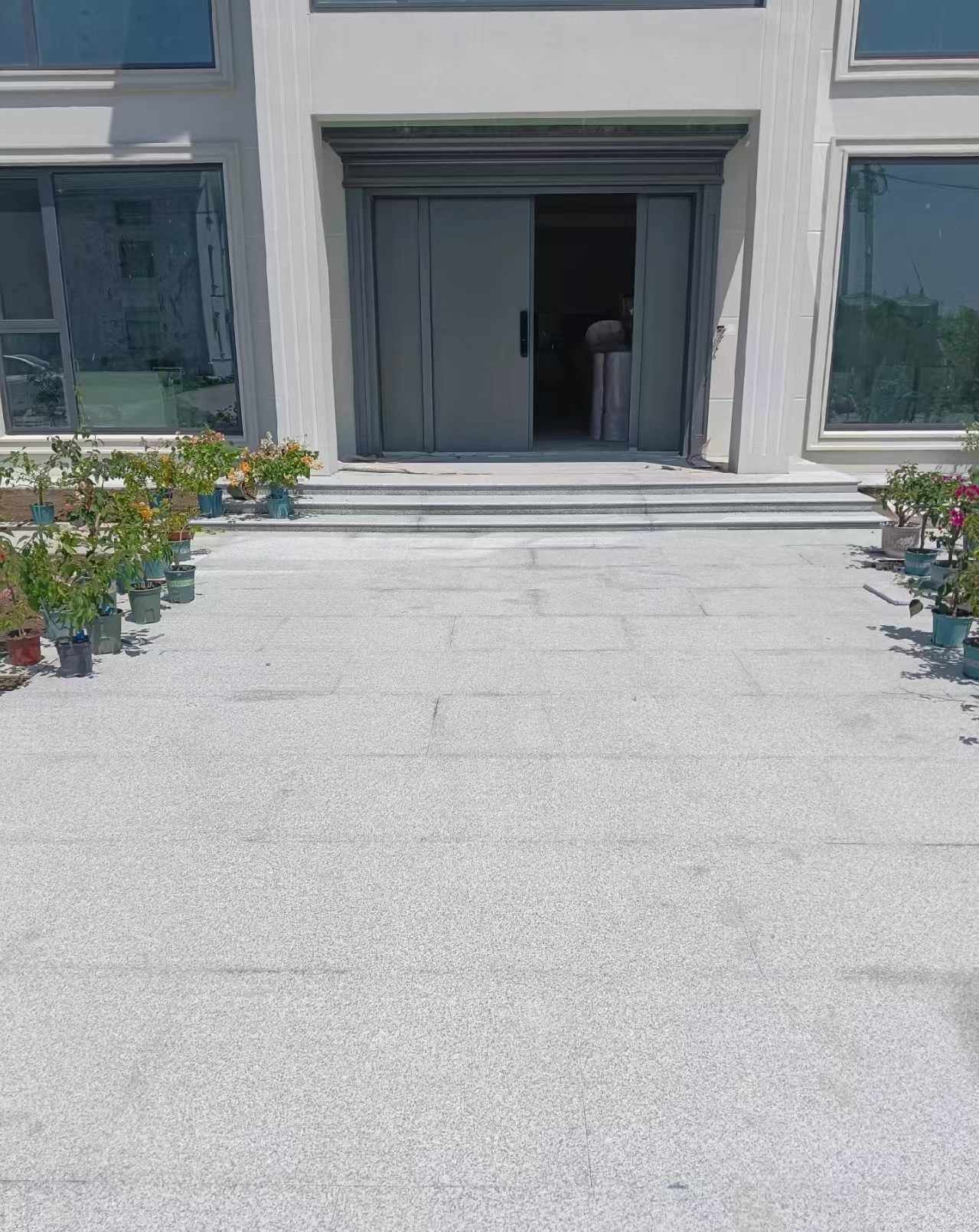 日照 芝麻白花岗岩地铺石地面铺装