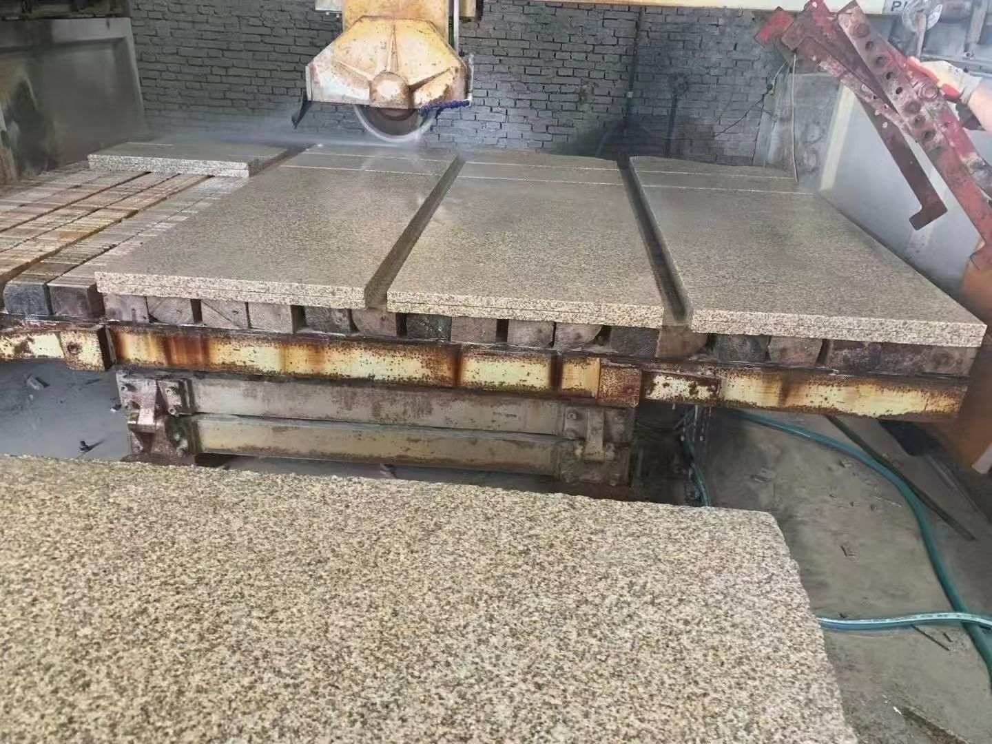 日照 黄金麻荔枝面成品板加工