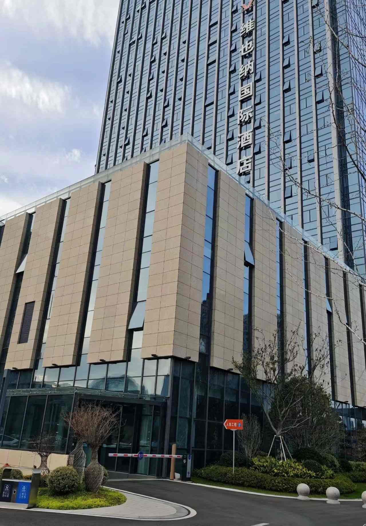 日照 黄金麻花岗岩外墙干挂