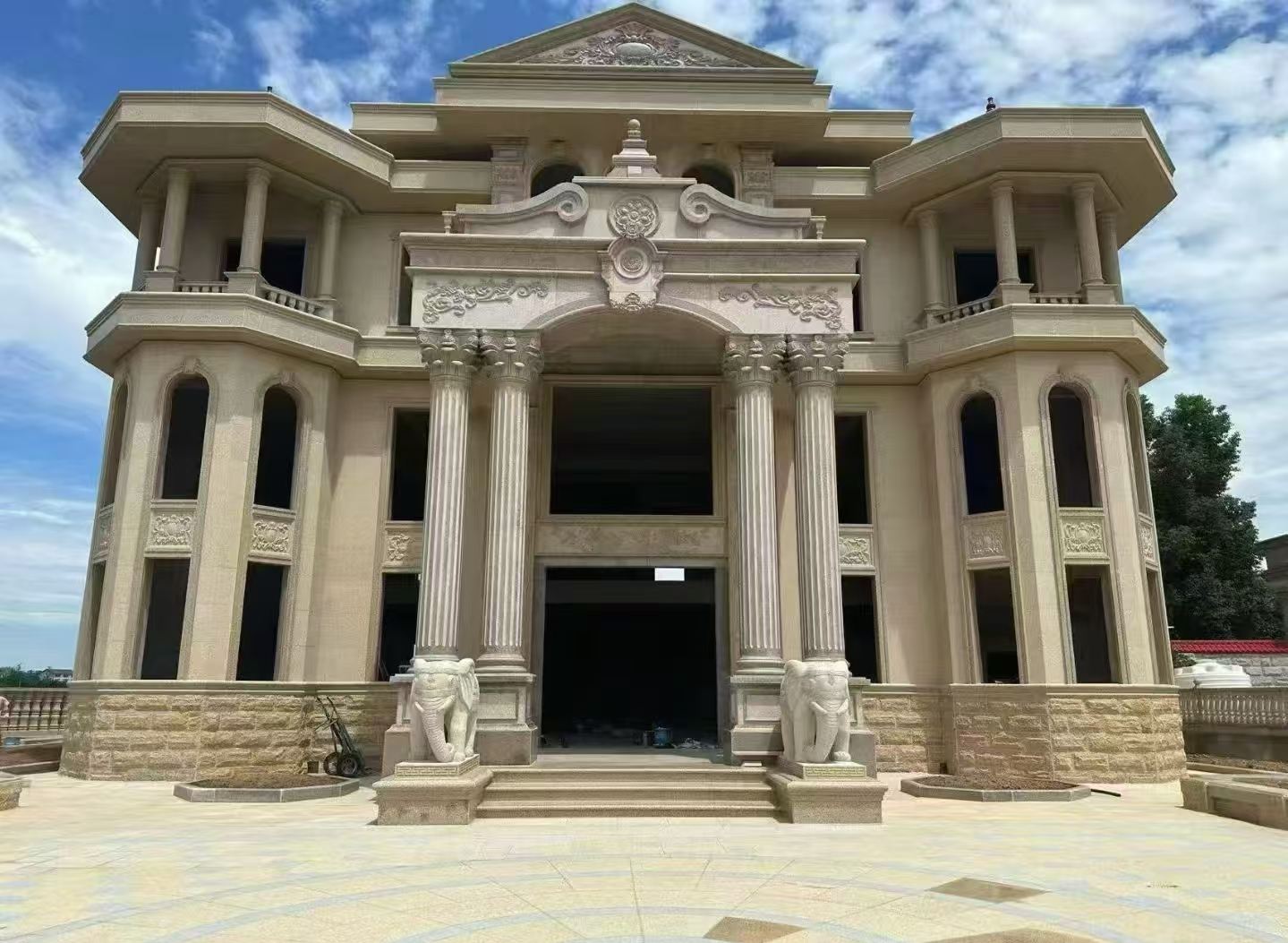 日照 黄金麻别墅外墙干挂，大柱，大象，蘑菇石，雕花板