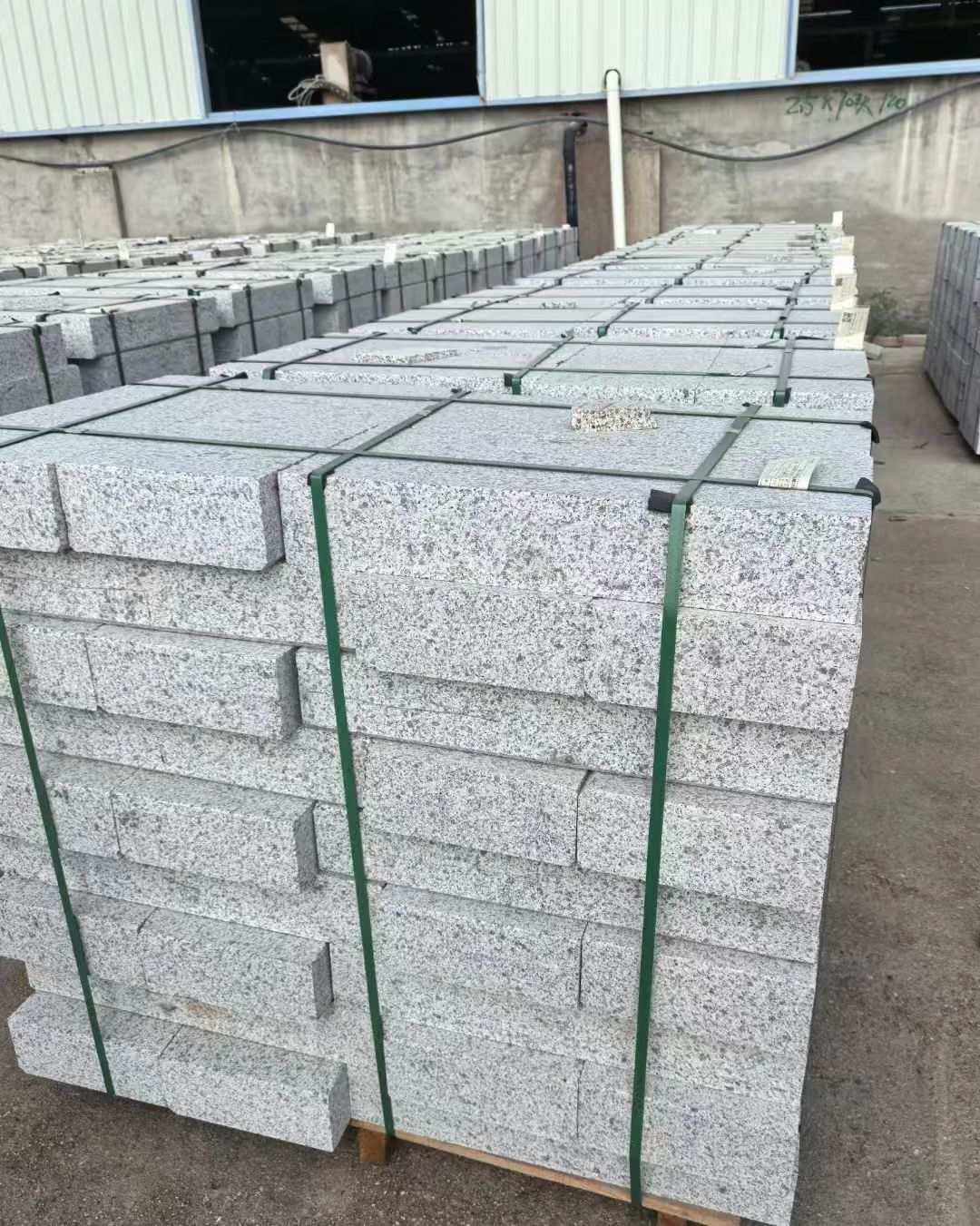 日照 白麻花岗岩路沿石，弧形路沿石，道牙石，马路牙子，界石，路缘石，平沿石，直岩石，平缘石等