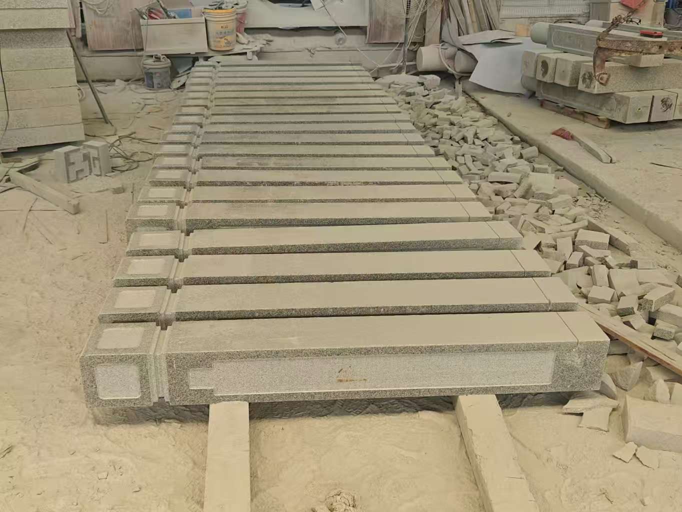 日照 芝麻白异形加工雕刻-栏杆大柱，方柱