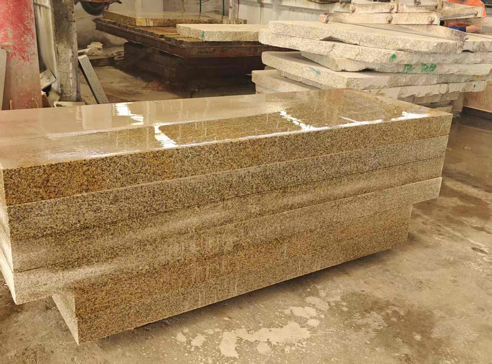 日照 黄金麻栏杆料半成品加工中